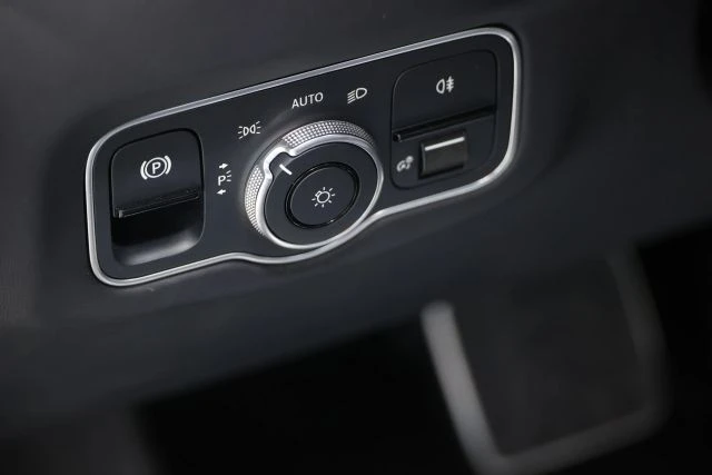 2023 Aston Martin V8 Vantage (2019+) - Image 25 of 31
