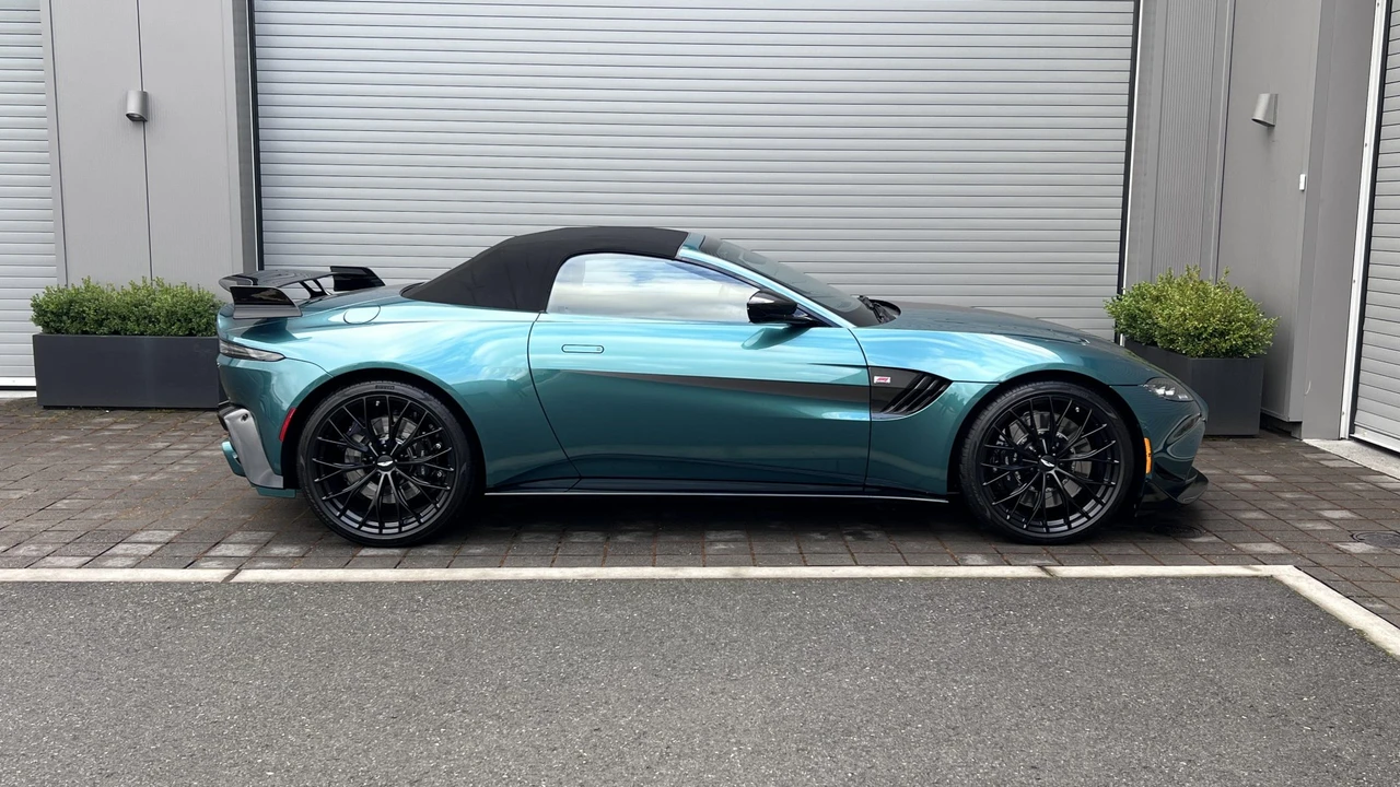 2023 Aston Martin V8 Vantage (2019+) - Image 7 of 31