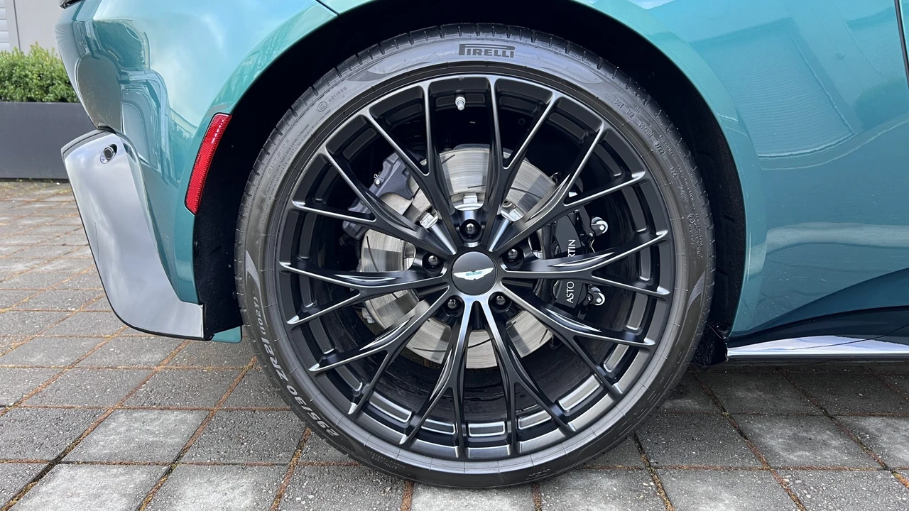 2023 Aston Martin V8 Vantage (2019+) - Image 30 of 31