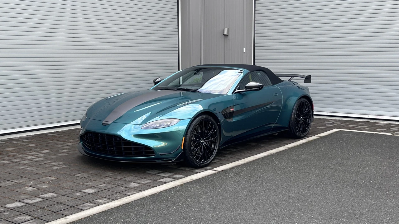 2023 Aston Martin V8 Vantage (2019+) - Image 2 of 31