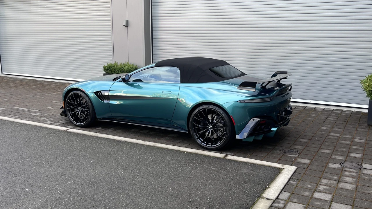 2023 Aston Martin V8 Vantage (2019+) - Image 3 of 31