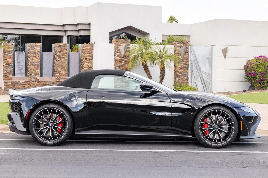 2023 Aston Martin V8 Vantage (2019+) - Image 3 of 31