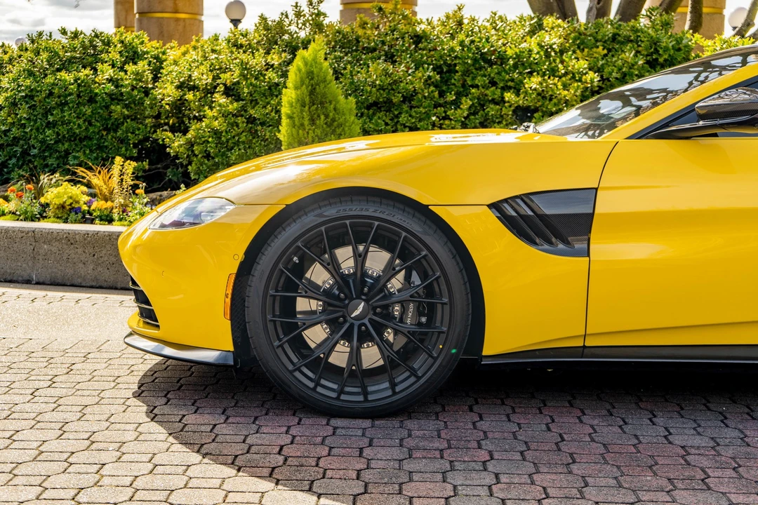 2023 Aston Martin V8 Vantage (2019+) - Image 3 of 31