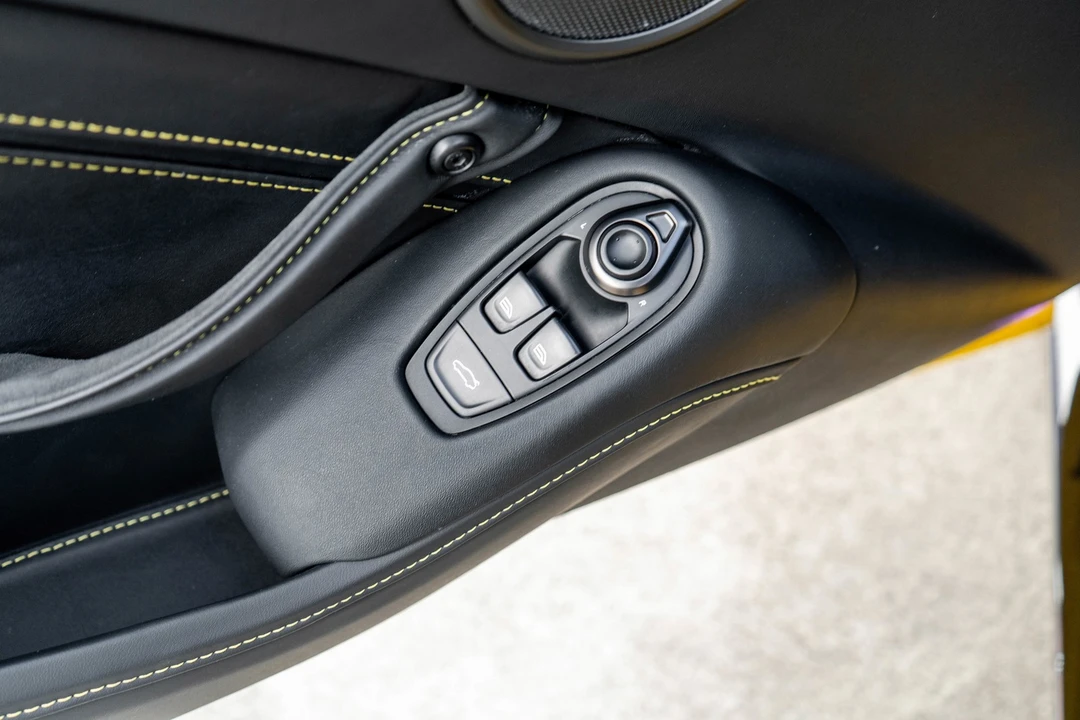 2023 Aston Martin V8 Vantage (2019+) - Image 13 of 31