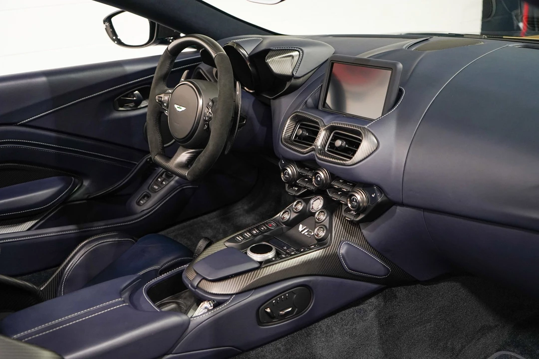 2023 Aston Martin Vantage - Image 18 of 31