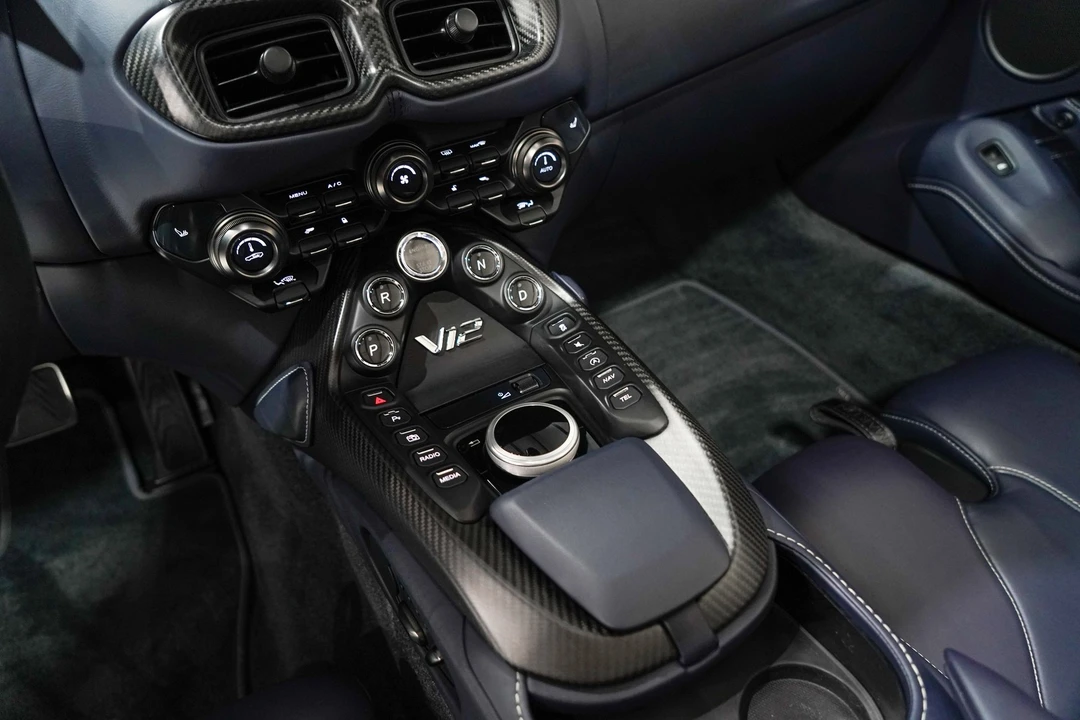2023 Aston Martin Vantage - Image 13 of 31