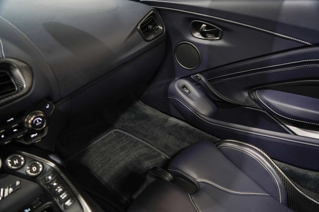 2023 Aston Martin Vantage - Image 14 of 31