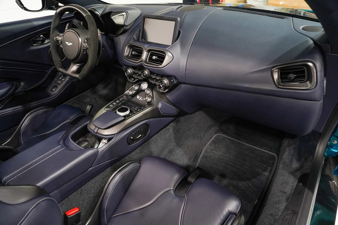 2023 Aston Martin Vantage - Image 17 of 31