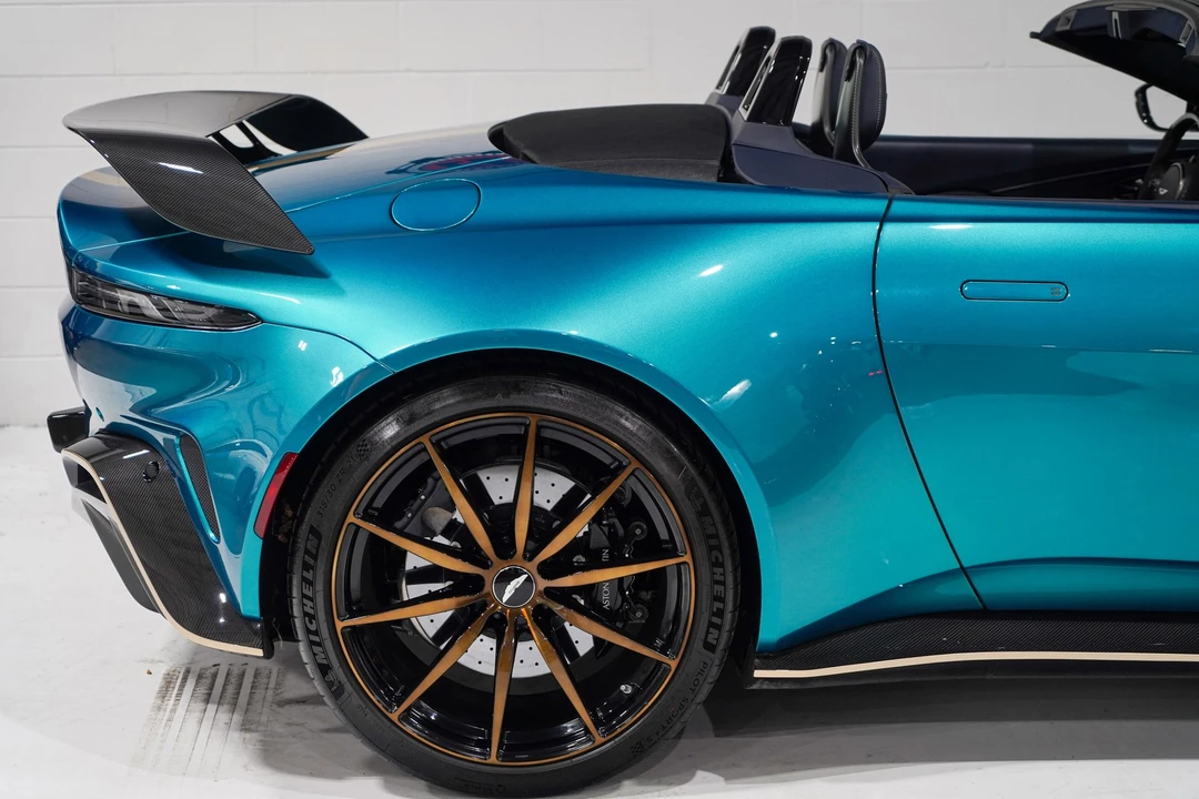 2023 Aston Martin Vantage - Image 23 of 31