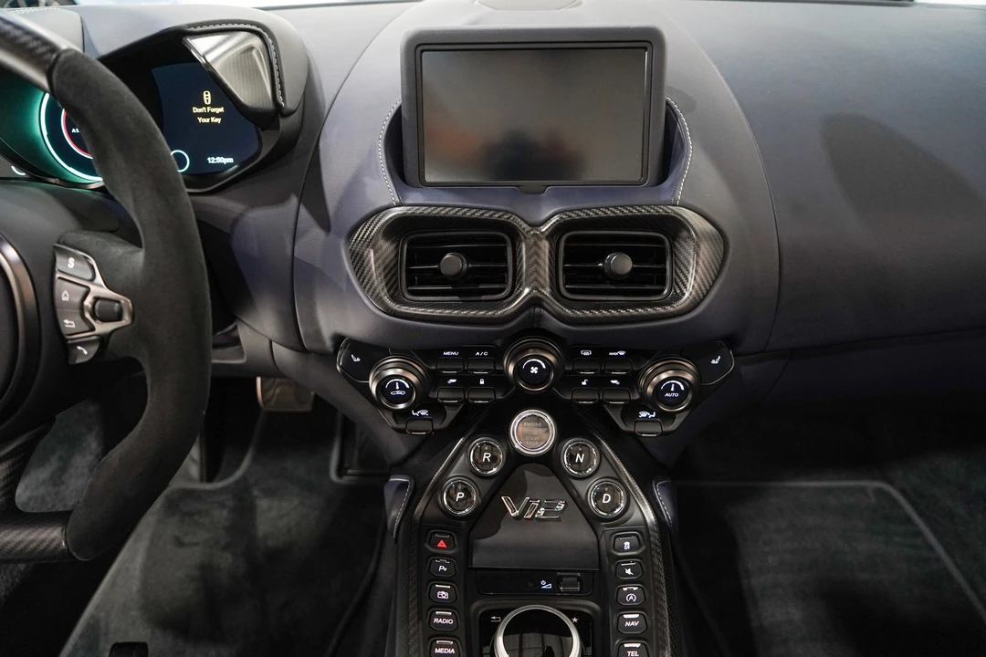 2023 Aston Martin Vantage - Image 12 of 31