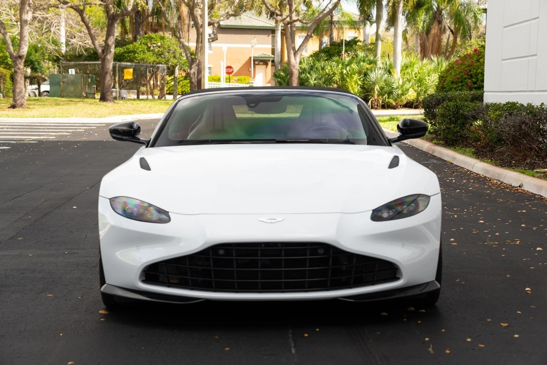 2023 Aston Martin V8 Vantage (2019+) - Image 3 of 31