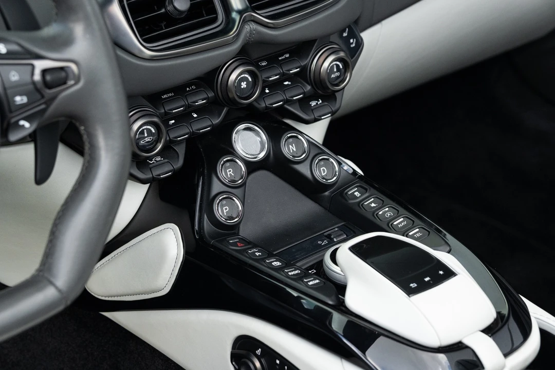 2023 Aston Martin V8 Vantage (2019+) - Image 7 of 31