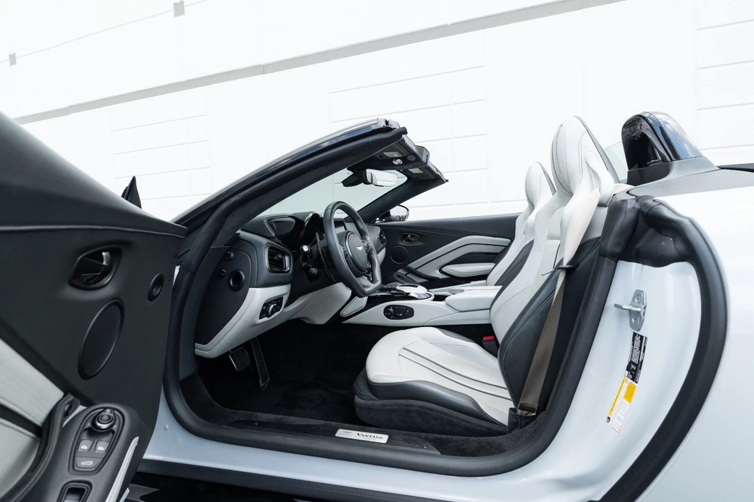 2023 Aston Martin V8 Vantage (2019+) - Image 8 of 31