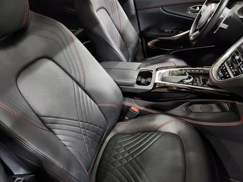 2023 Aston Martin DBX - Image 5 of 9