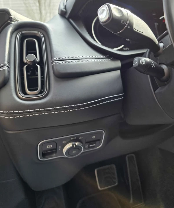 2023 Aston Martin DBX - Image 8 of 19