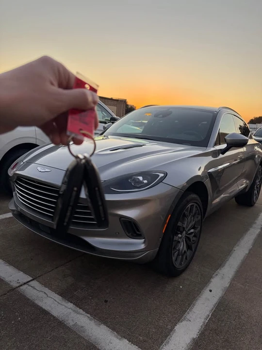 2023 Aston Martin DBX - Image 6 of 17