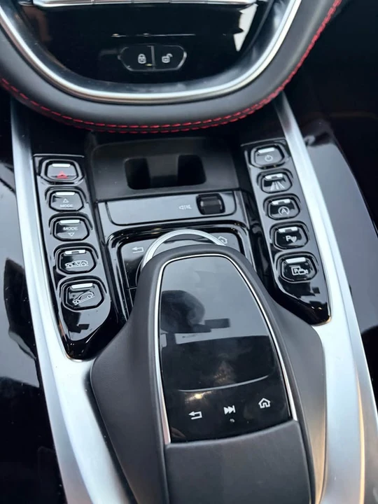 2023 Aston Martin DBX - Image 5 of 17