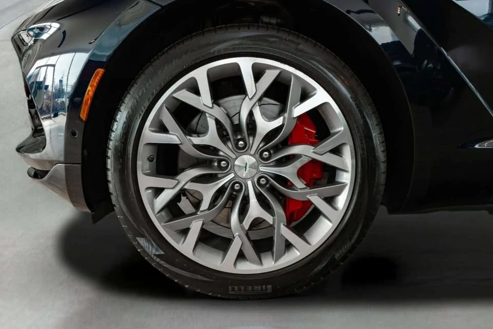 2023 Aston Martin DBX - Image 8 of 18