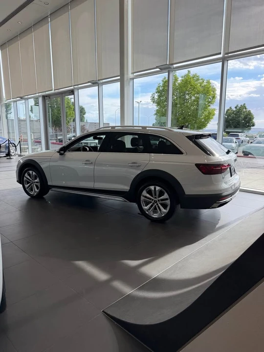 2023 Audi B9 A4 - Image 4 of 7