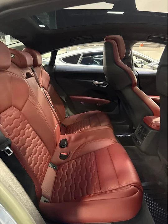 2023 Audi e-tron GT - Image 8 of 11
