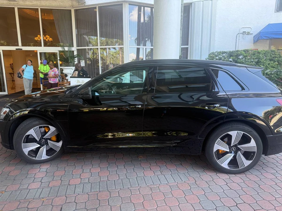 2023 Audi Q8 e-tron - Image 3 of 8