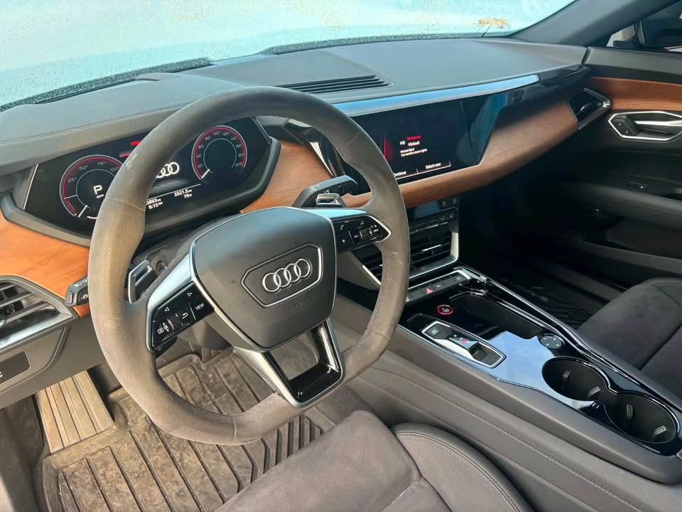 2023 Audi e-tron GT - Image 8 of 11