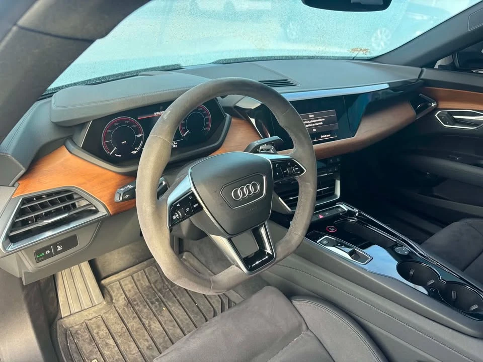 2023 Audi e-tron GT - Image 7 of 11