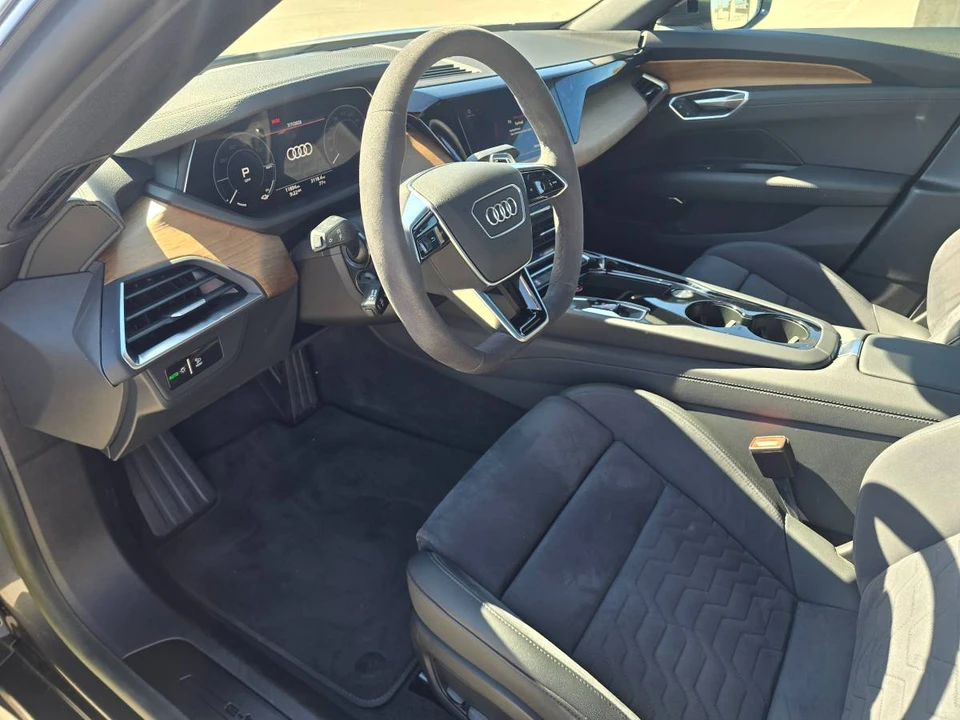 2023 Audi e-tron GT - Image 9 of 24