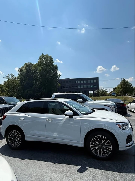 2023 Audi F3 Q3 - Image 2 of 7