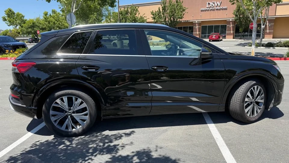2023 Audi Q4 e-tron - Image 5 of 12