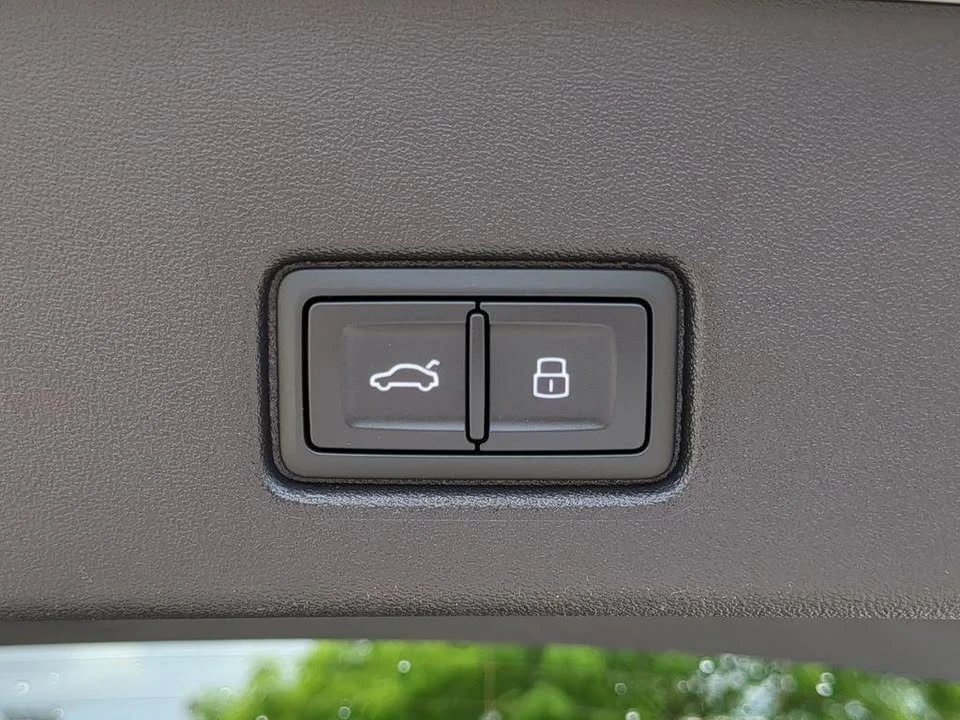 2023 Audi Q4 e-tron - Image 8 of 16