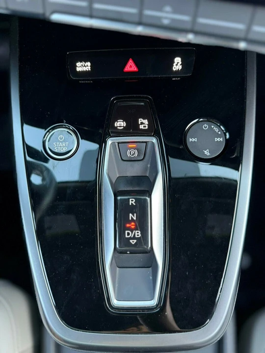 2023 Audi Q4 e-tron - Image 18 of 21