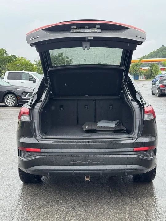 2023 Audi Q4 e-tron - Image 10 of 16