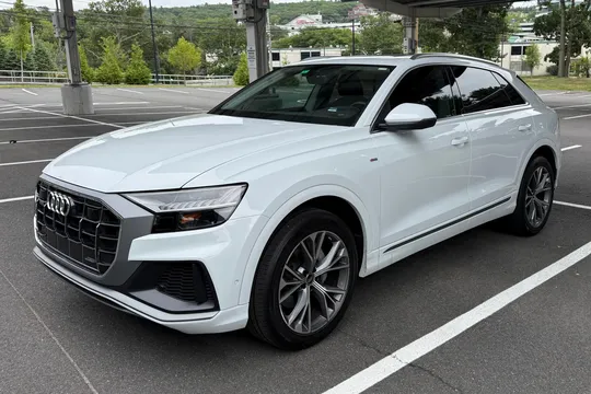2023 Audi Q8 Premium Plus