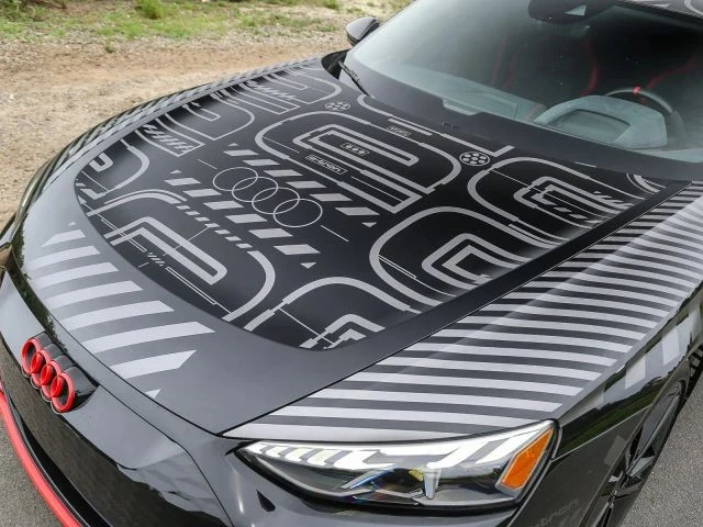 2023 Audi e-tron GT - Image 10 of 31