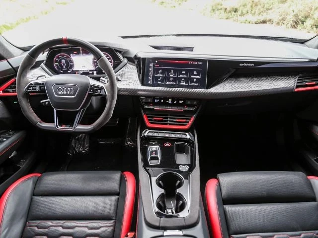 2023 Audi e-tron GT - Image 22 of 31