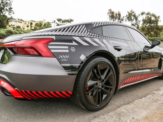 2023 Audi e-tron GT - Image 12 of 21
