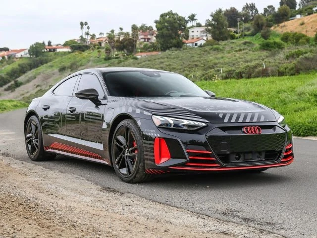 2023 Audi e-tron GT - Image 3 of 31