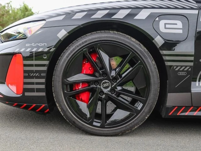 2023 Audi e-tron GT - Image 16 of 31