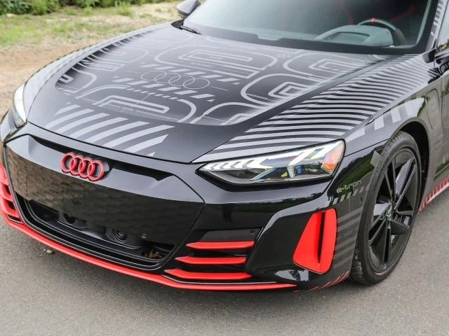 2023 Audi e-tron GT - Image 13 of 31