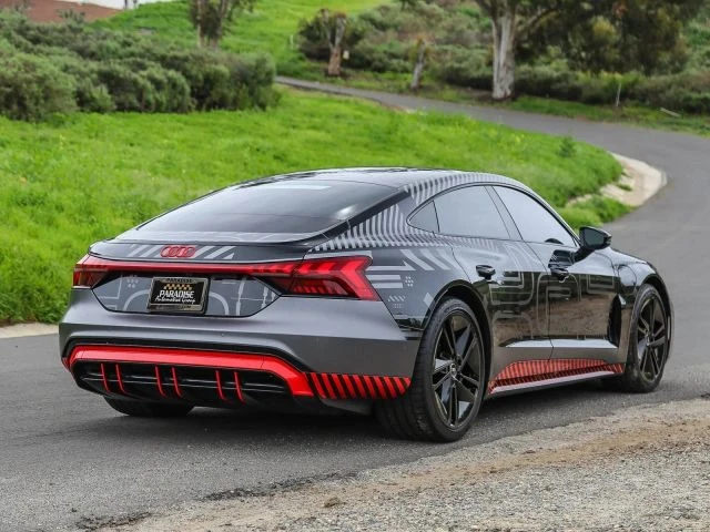 2023 Audi e-tron GT - Image 7 of 31