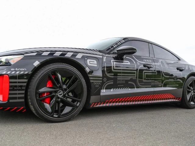 2023 Audi e-tron GT - Image 6 of 31