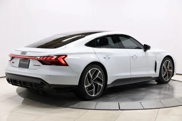 2023 Audi e-tron GT - Image 4 of 12