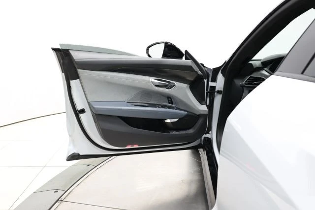 2023 Audi e-tron GT - Image 10 of 12
