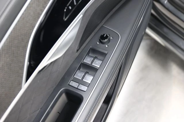 2023 Audi D5 S8 - Image 12 of 31