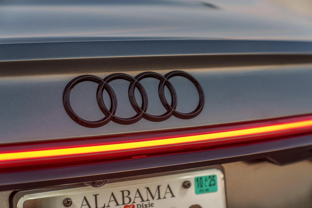 2023 Audi D5 S8 - Image 24 of 31