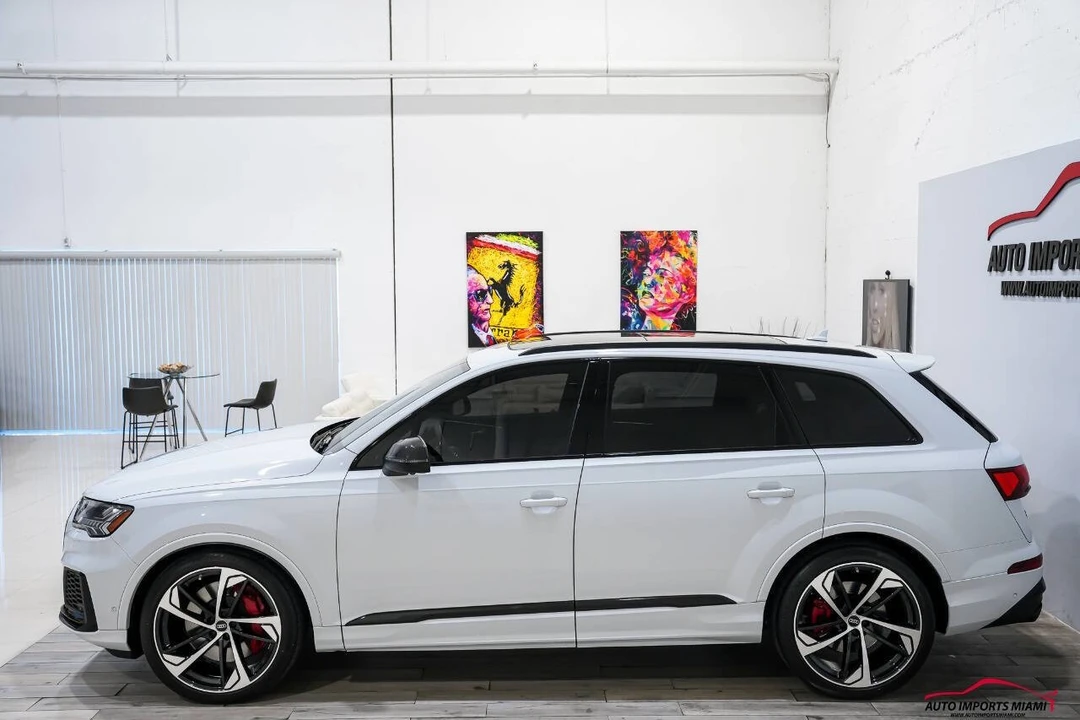 2023 Audi SQ7 - Image 10 of 12