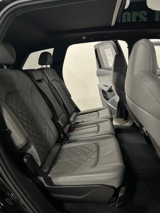 2023 Audi SQ7 - Image 9 of 11