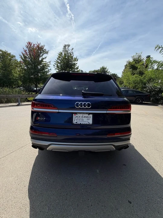 2023 Audi SQ7 - Image 5 of 16