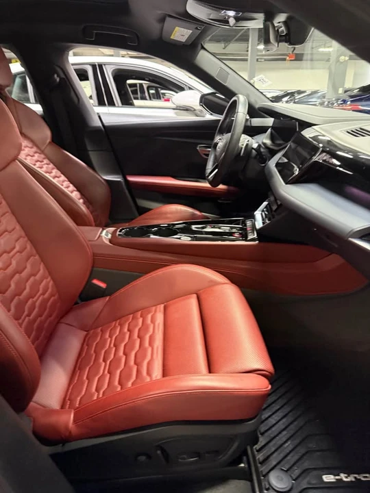 2023 Audi e-tron GT - Image 8 of 9